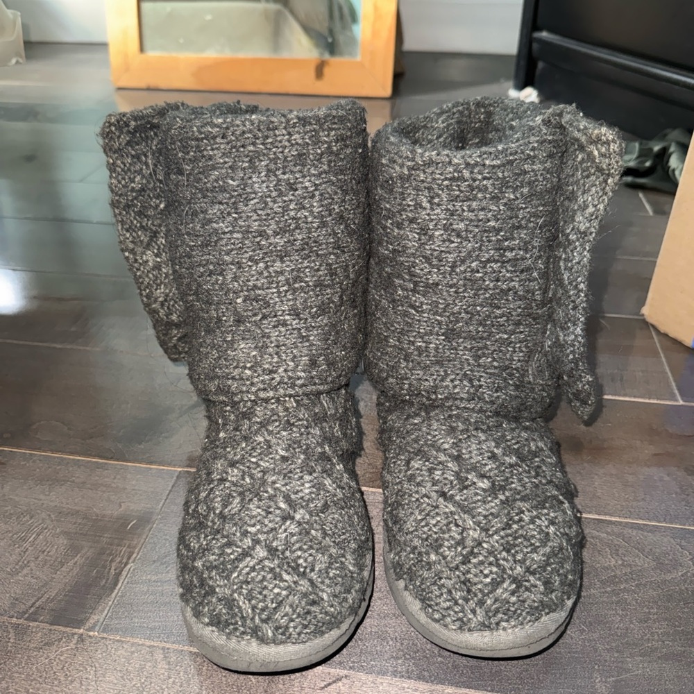 Cozy Gray knit ugh Boots